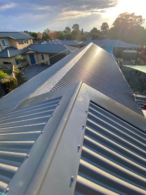 Focus Photography of a Gray Roof